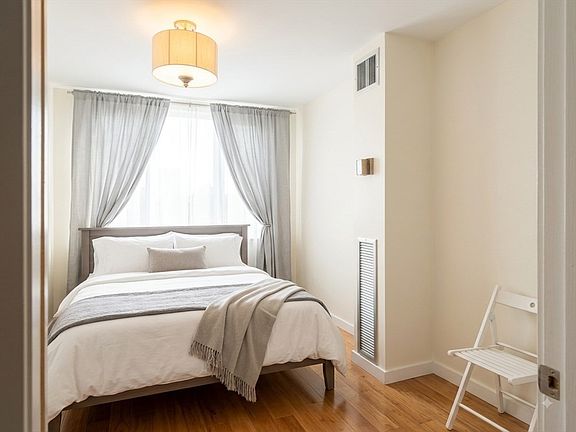 4th image of 1731 Beacon St APT 206