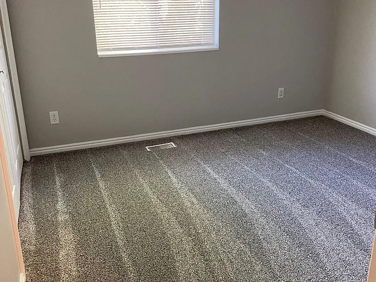 884 S 820 E — Photo 26