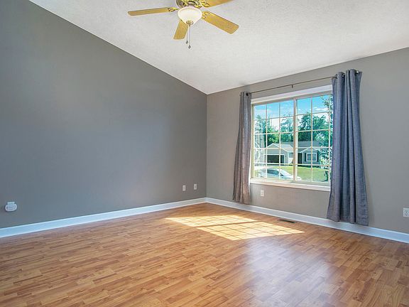 4th image of 2835 Sunrise Ave