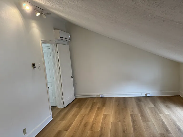 839 Perry St #3 — Photo 10