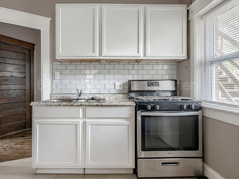 3233 Charlotte St #2S — Photo 7