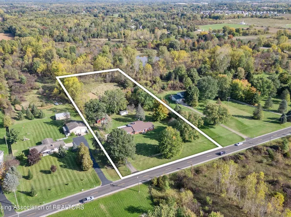 6753 E Mount Hope Hwy, Grand Ledge, MI 48837