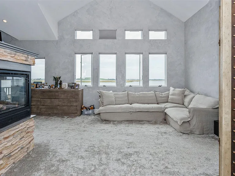 319 Harbor Dr — Photo 17