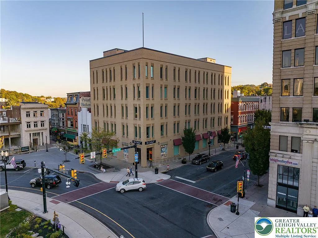 1 bed, 1.0 bath, 900 sqft, $1,650 — Photo 3