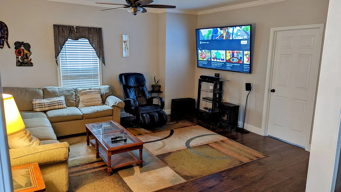 4 bed, 2074 sqft, $2,600 — Photo 3