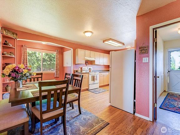 3rd image of 43004 196th Avenue SE