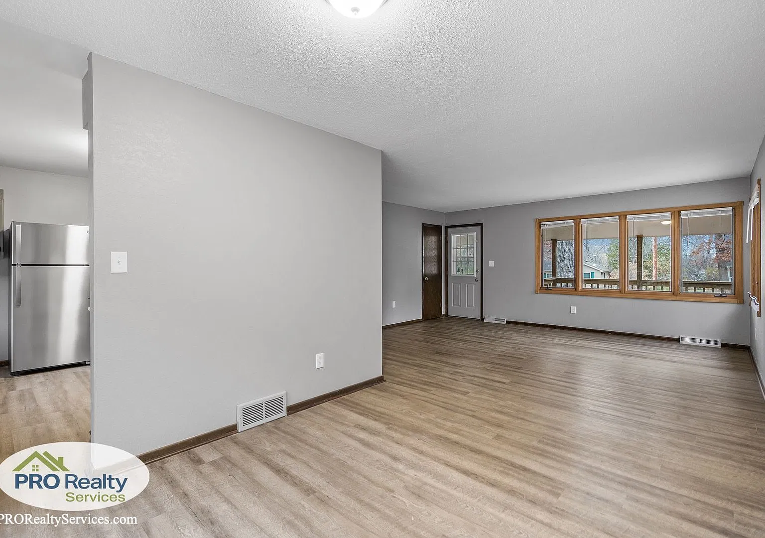 5 Bedroom Home in Chisago City — Photo 2