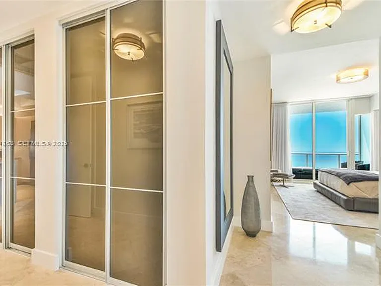 100 S Pointe Dr #2806 — Photo 20