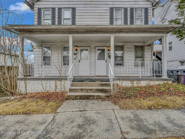 821 Delaware St — Photo 2