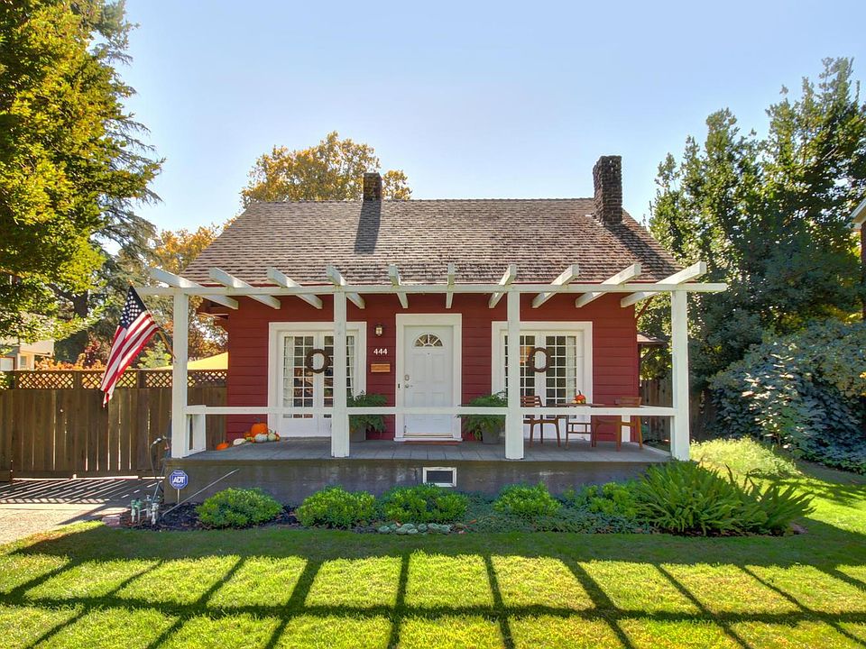 1st image of 444 Pendegast St