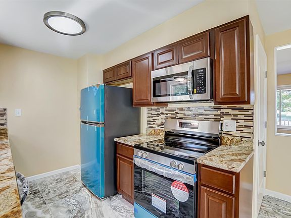4th image of 905 Magie Ave