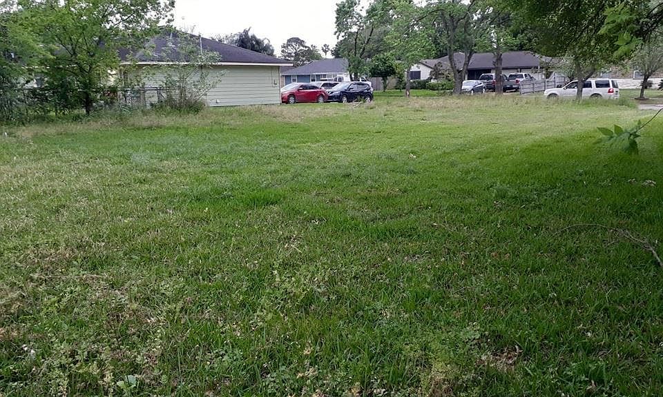 2nd image of 3501 Cedarcrest Dr