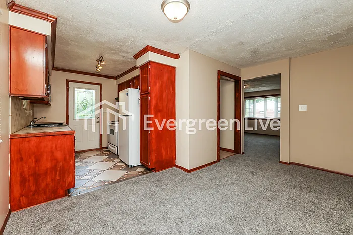 1101 Rossiter Dr — Photo 6