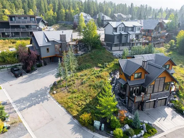 126 Benchlands Ter #3, Canmore, AB T1W 1E9