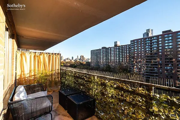 Sold by Sotheby's International Realty | media 7