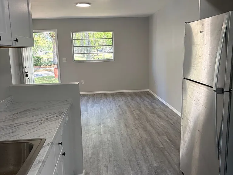 190 W Ventris Ave — Photo 6