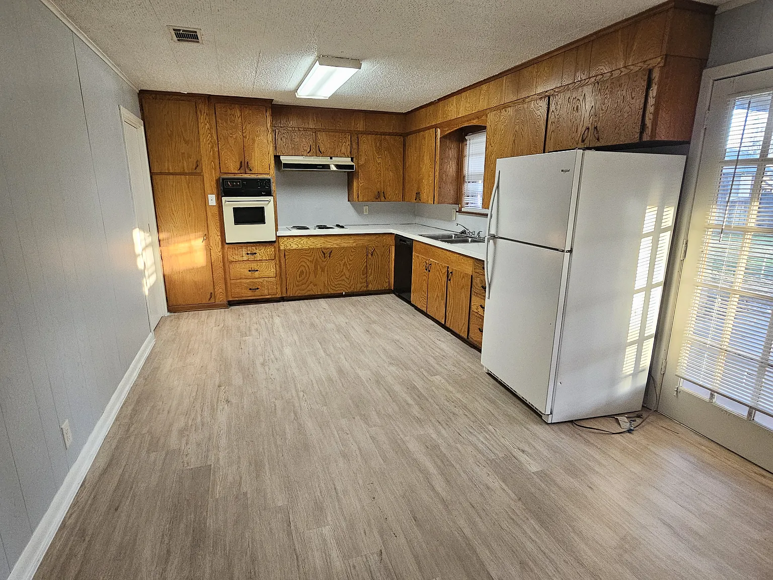 3 bed, 1.5 bath, 1354 sqft, $1,250 — Photo 2