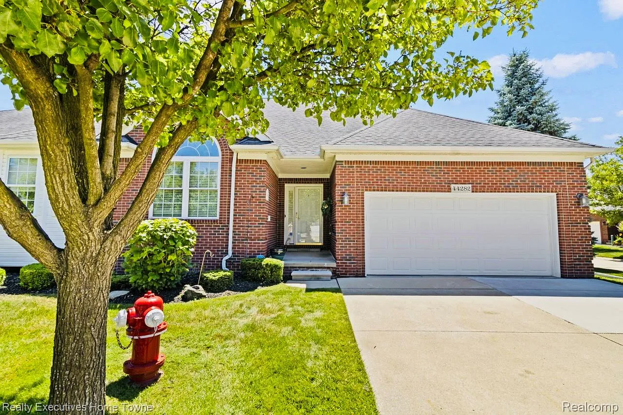44282 Saturn Dr photo 1