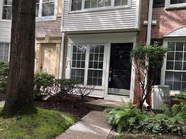 297 Larch Ln, Mahwah, NJ 07430