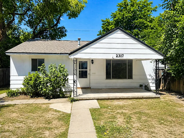 2317 Cedar St — Photo 1