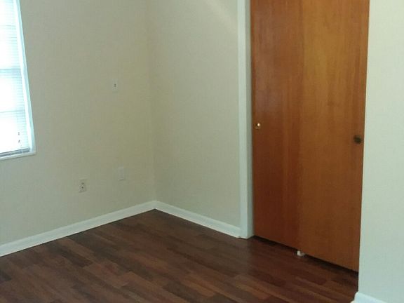 3rd image of 125 Holmes Blvd
