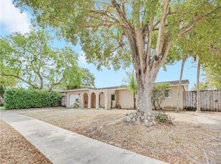 9330 SW 165th St, Palmetto Bay, FL 33157