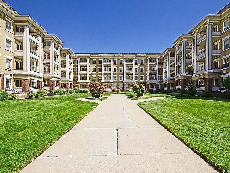 The Hillcrest — Photo 15