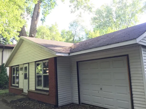 1119 Patton Ave, Lake In The Hills, IL 60156