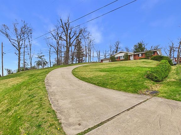 3rd image of 415 Redbud Dr