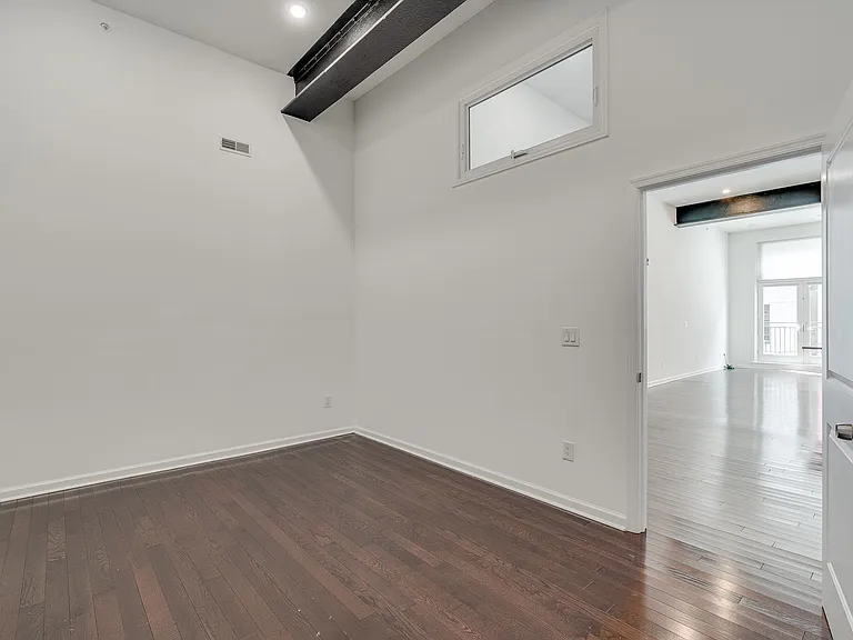 2737 Cambridge St — Photo 24