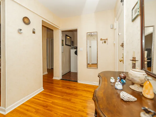 2271 Knapp Street image 16 of 24