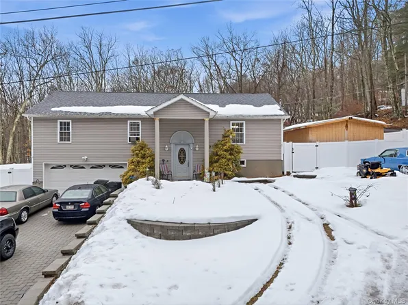 23 Hazelwood Road N, Wurtsboro, NY 12790