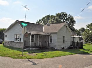 104 S Maple Ave, Medaryville, IN 47957