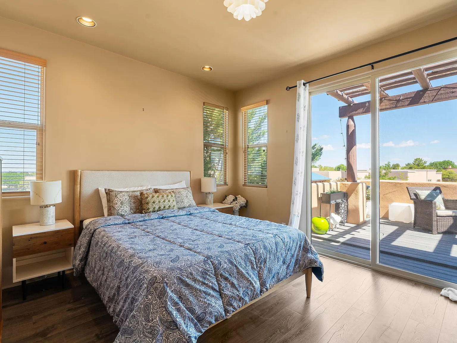 3 bed, 1674 sqft, $3,950 — Photo 3
