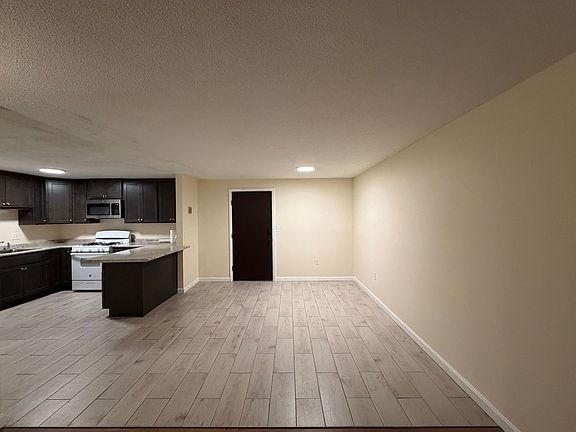 4th image of 81 Fisherville Rd #9