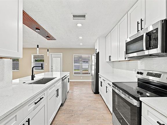 3rd image of 509 CLEMONS ROAD