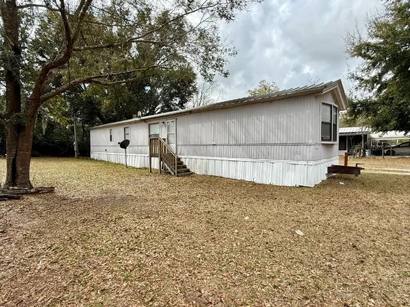 718 NE Fourth Ave, Trenton, FL 32693