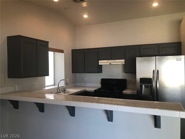 916 Clubview Dr — Photo 10