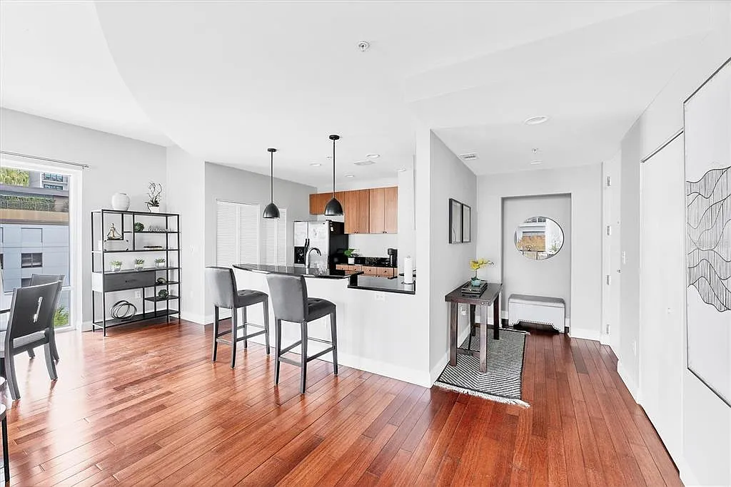 1 bed, 1.0 bath, 1071 sqft, $2,950 — Photo 4