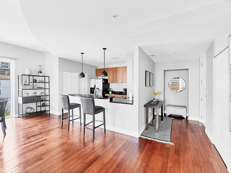 525 E Jackson St #609 — Photo 4