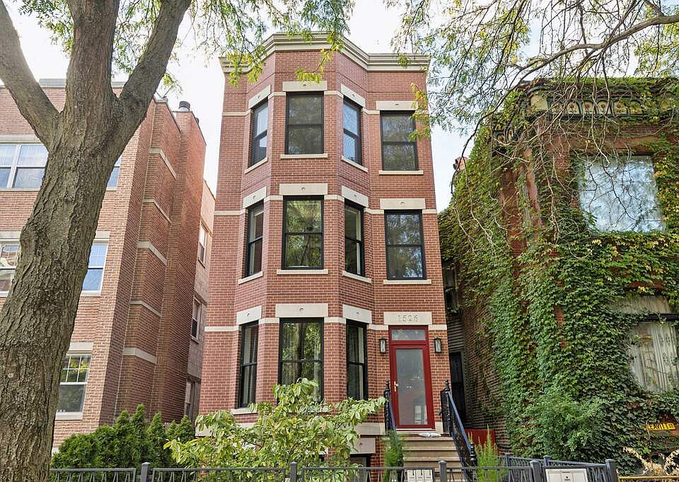 1st image of 1526 N Leavitt St #1