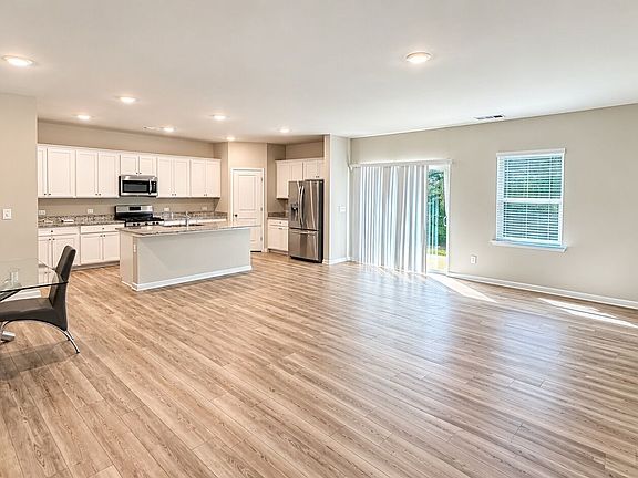 3rd image of 739 Gelderland Dr