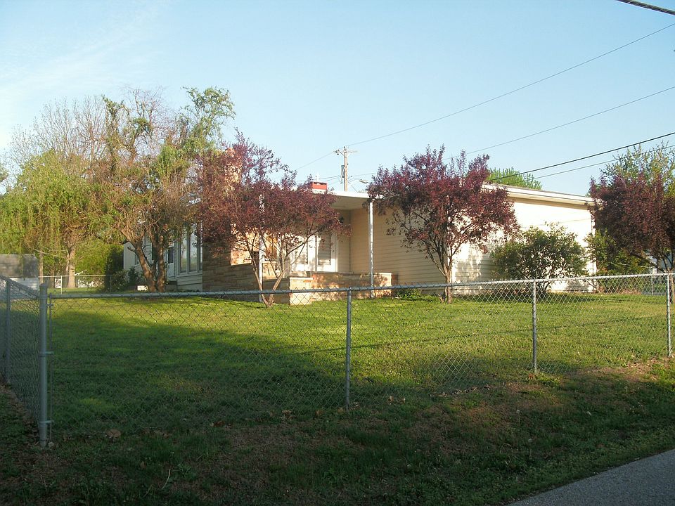 2nd image of 1255 Williar Ave