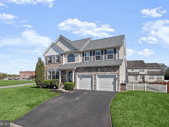 4th image of 345 Mountaineers Way