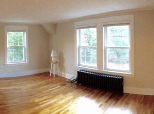 4 Clinton Rd APT 2, Cape Elizabeth, ME 04107