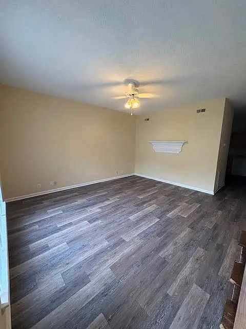 2 bed, 2.5 bath, 1116 sqft, $1,175 — Photo 2