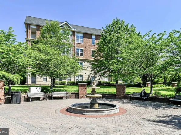 815 Branch Dr APT 401, Herndon, VA 20170