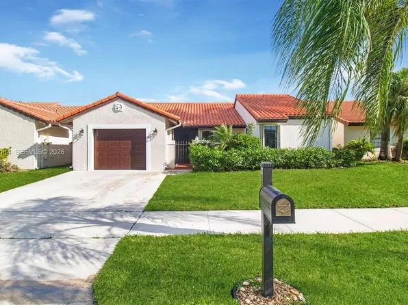 17 Columbia Ct, Deerfield Beach, FL 33442