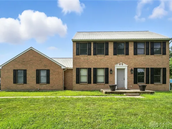 1035 E Possum Rd, Springfield, OH 45502