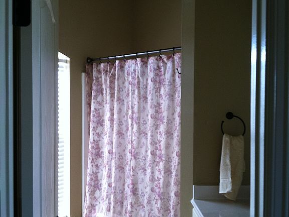 5th image of 288 Montrose Pl